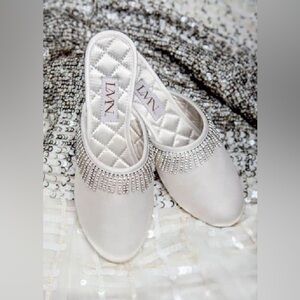 Women’s Luxe Me Now (LMN) Off White Satin Eyelash Slippers - Size 41/ US 11